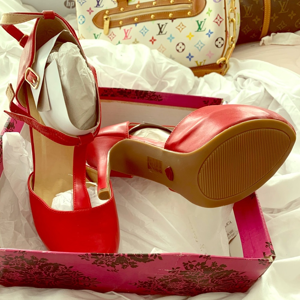Red pumps size 10